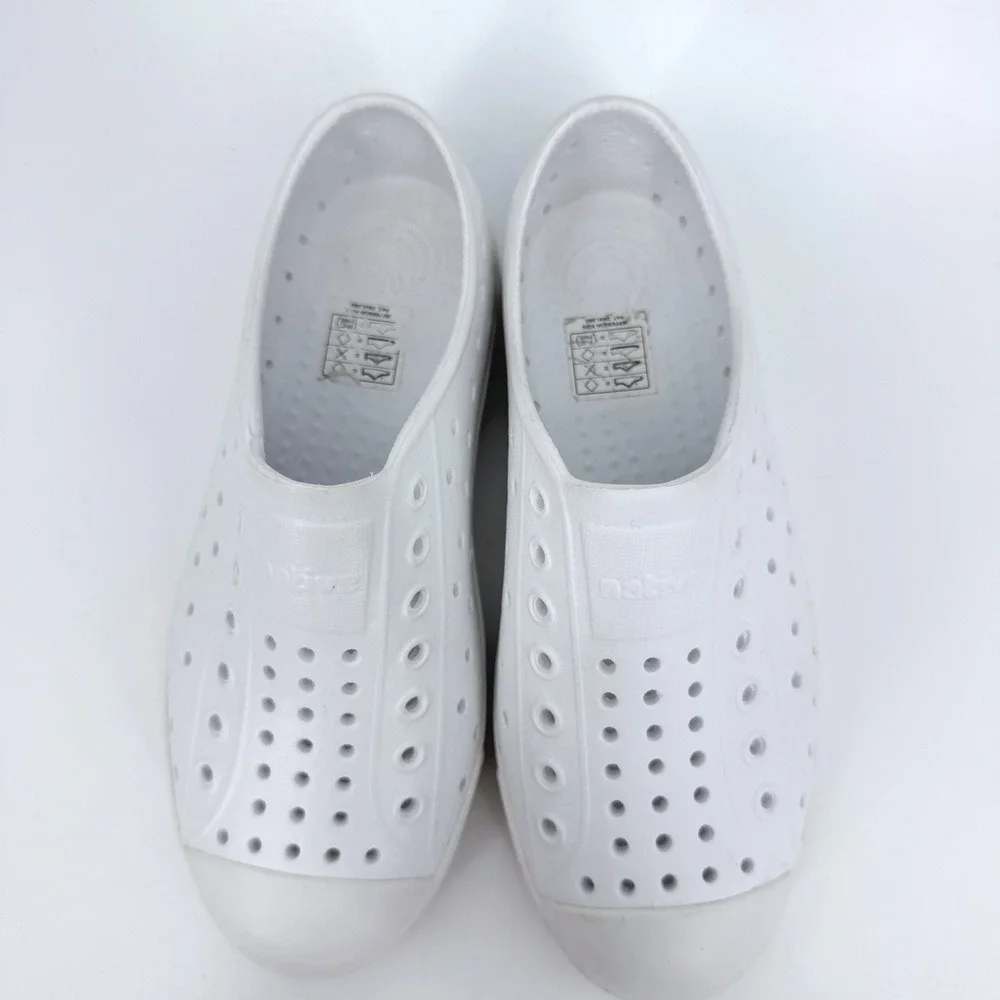 Native Kids White Shoes Sz 1